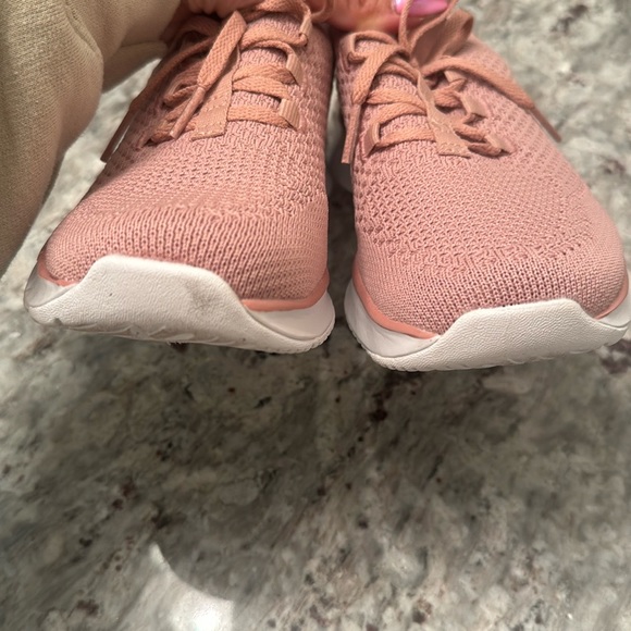 Skechers memory foam in a 6.5. Used only once. No odors. Does not come with box. - Picture 2 of 10